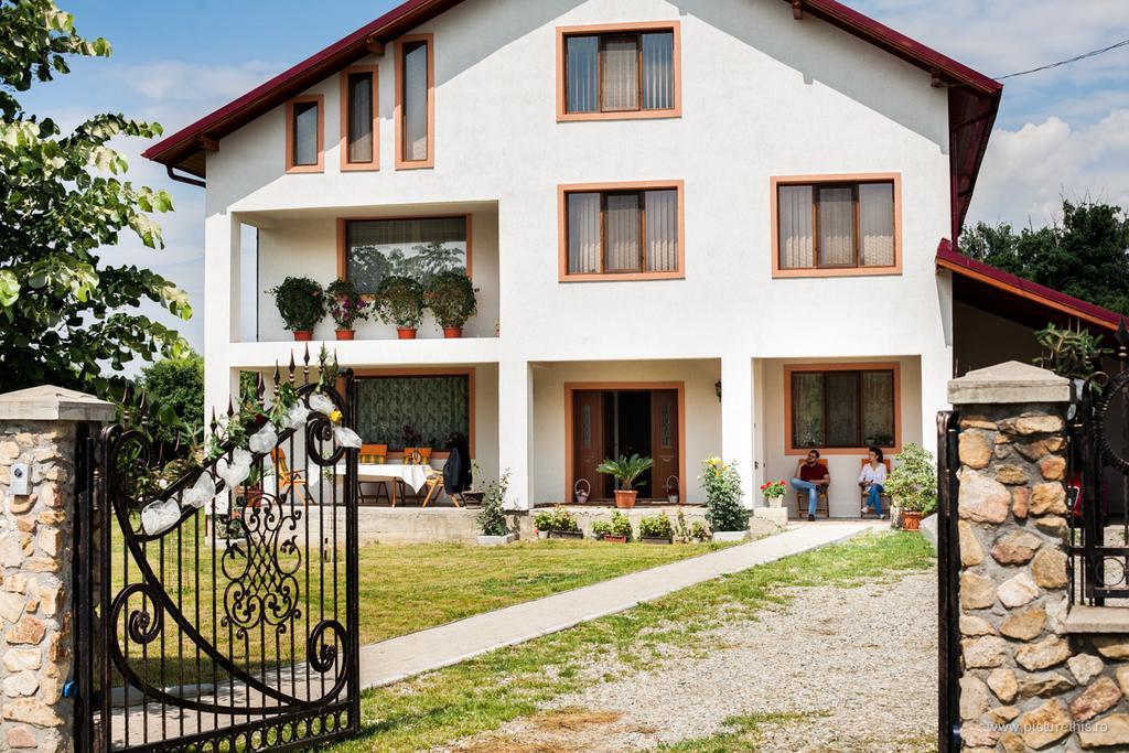 Casa Renti Hotel Novaci-Straini Exterior photo